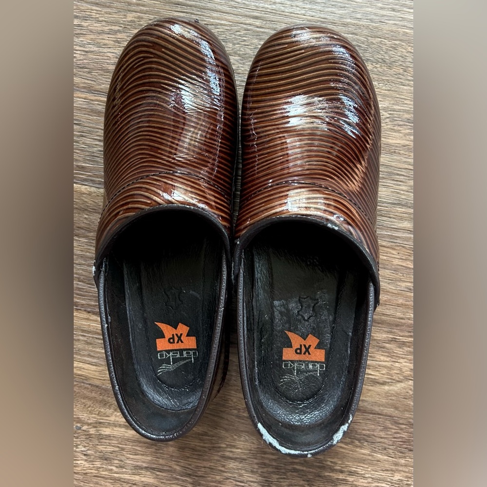 DANSKO XP Brown Patent Leather Nurse Clogs Slip Resistant Work Shoes Sz 39 / 8.5 - Picture 7 of 12
